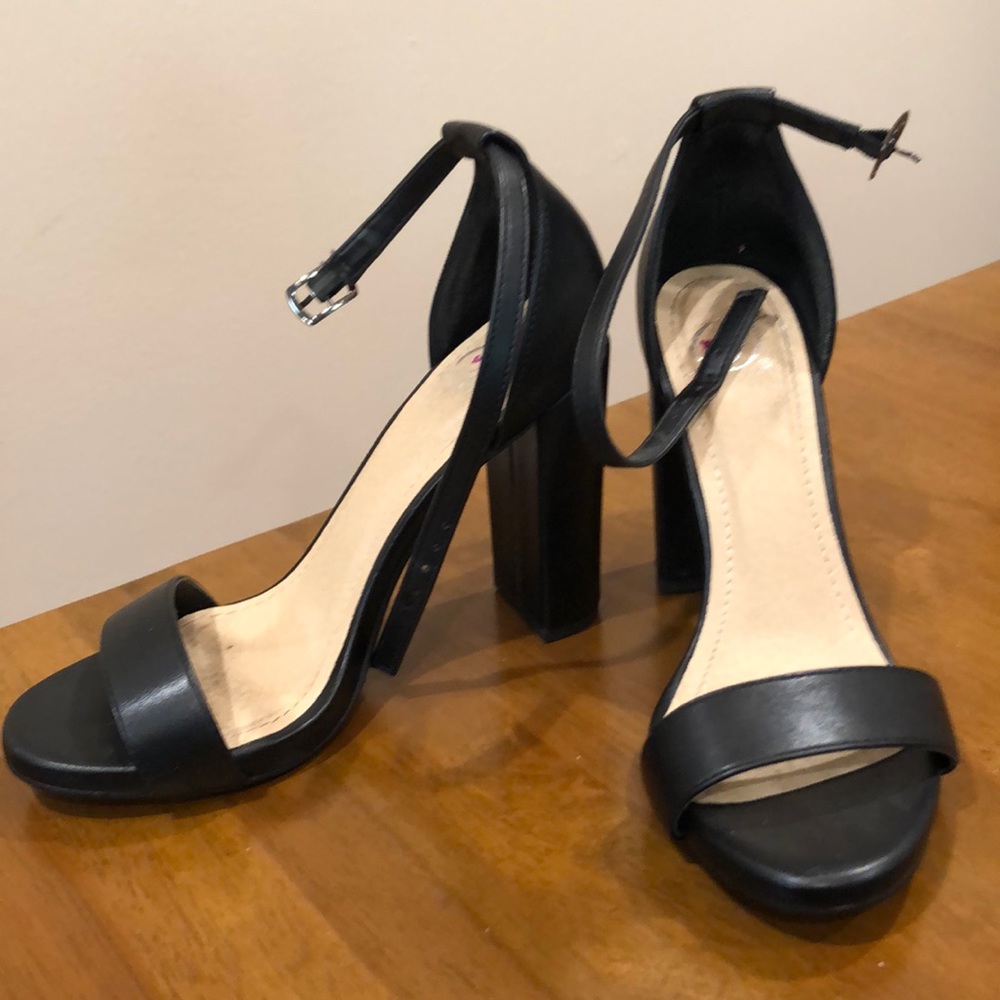 Black Chunk Heels